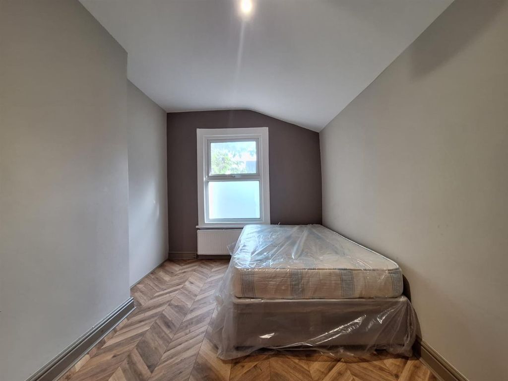Property photo 3 of 8 1Bebeebd-7Eeb-4B59-B1Aa-3F87d8B963d3.Jpg