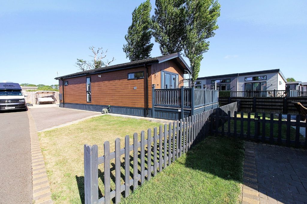 Property photo 2 of 23