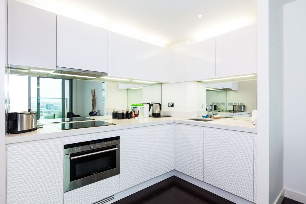 Property photo 3 of 10 Kitchen