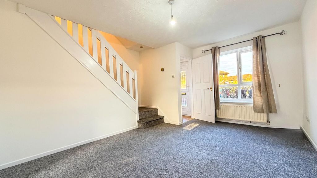 Property photo 2 of 8 Lounge.Jpg