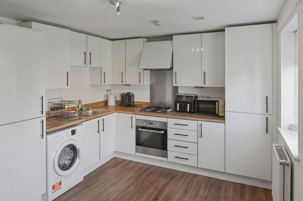 Property photo 2 of 19 A (11)