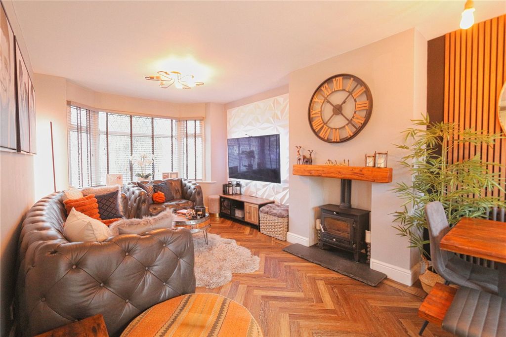 Property photo 2 of 17 Lounge