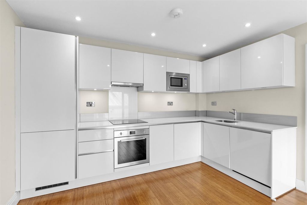 Property photo 3 of 12 Kitchen