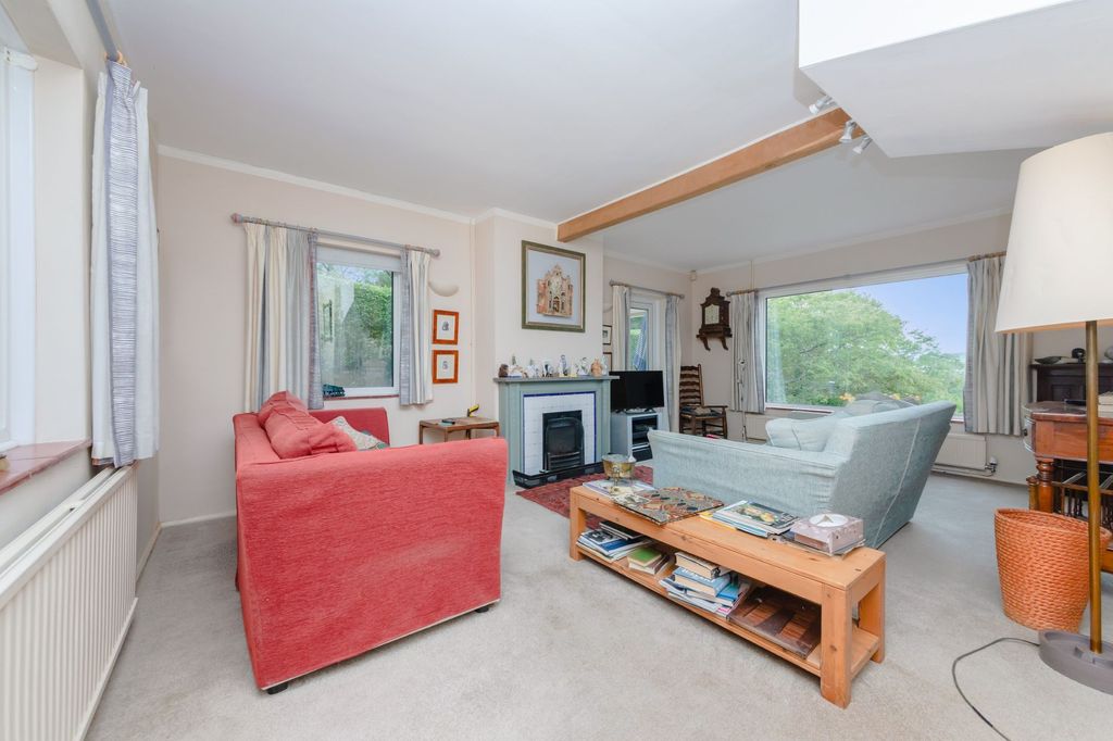 Property photo 2 of 31