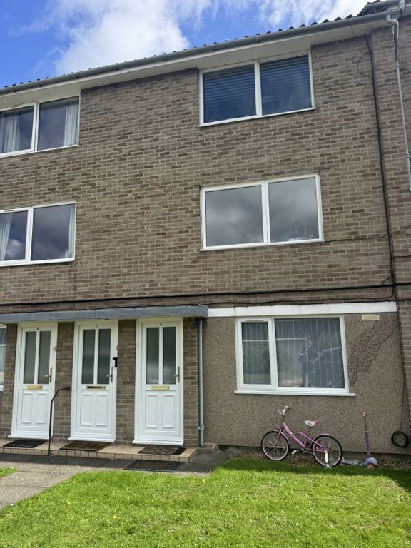 Property photo 1 of 8 Two Bedroom Split-Level Maisonette Maisonette For Sale