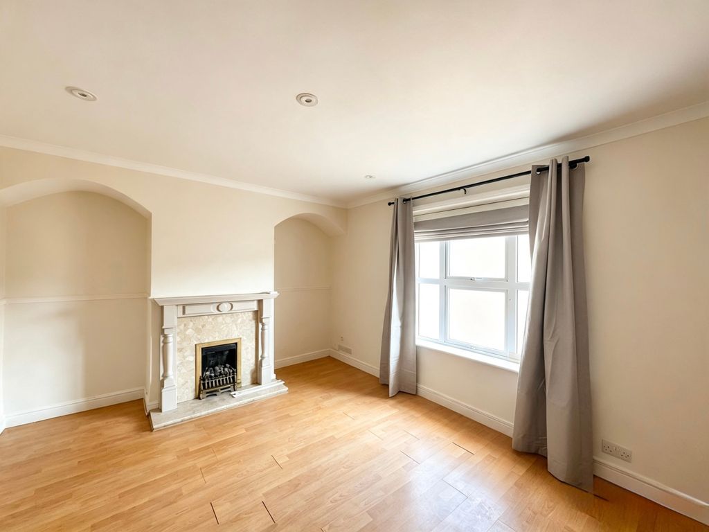 Property photo 2 of 8 79 Shakespeare - Front Room