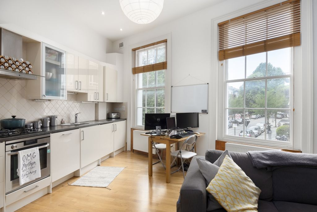 Property photo 1 of 7 Northchurch Road ...