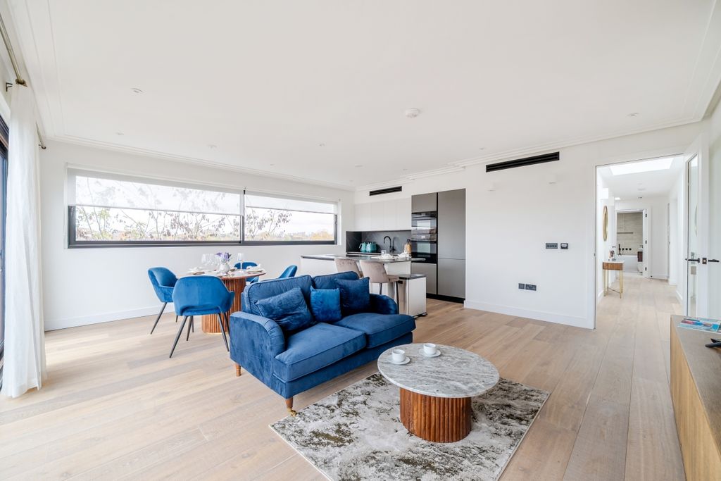 Property photo 2 of 20 1380622-18-691331...