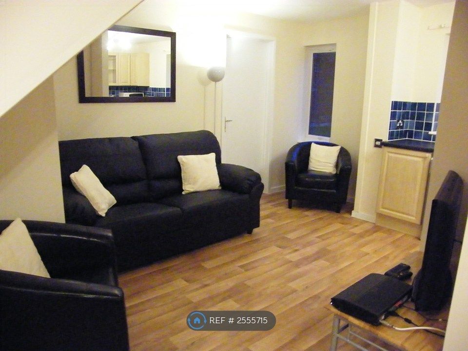 Property photo 2 of 10 Shared Living Room
