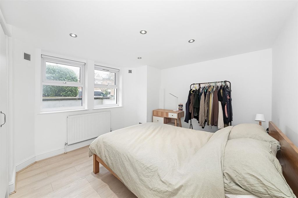 Property photo 3 of 11 Bedroom