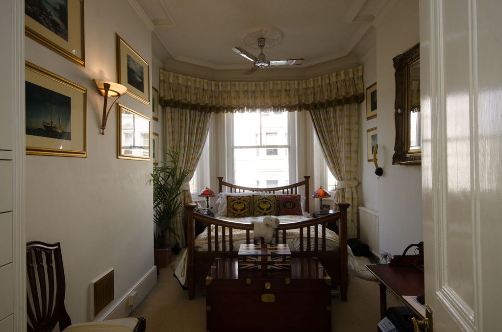 Property photo 3 of 12