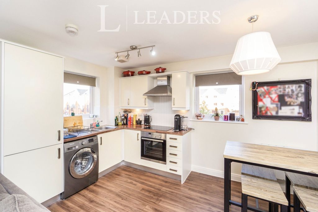 Property photo 2 of 11 Kitchen