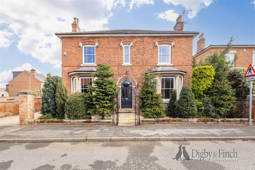 Property photo 1 of 31