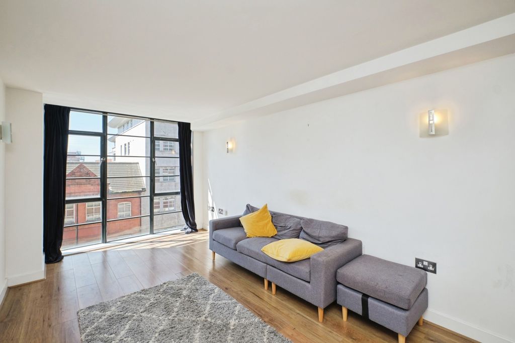 Property photo 3 of 16 Pbox-Img.Jpg