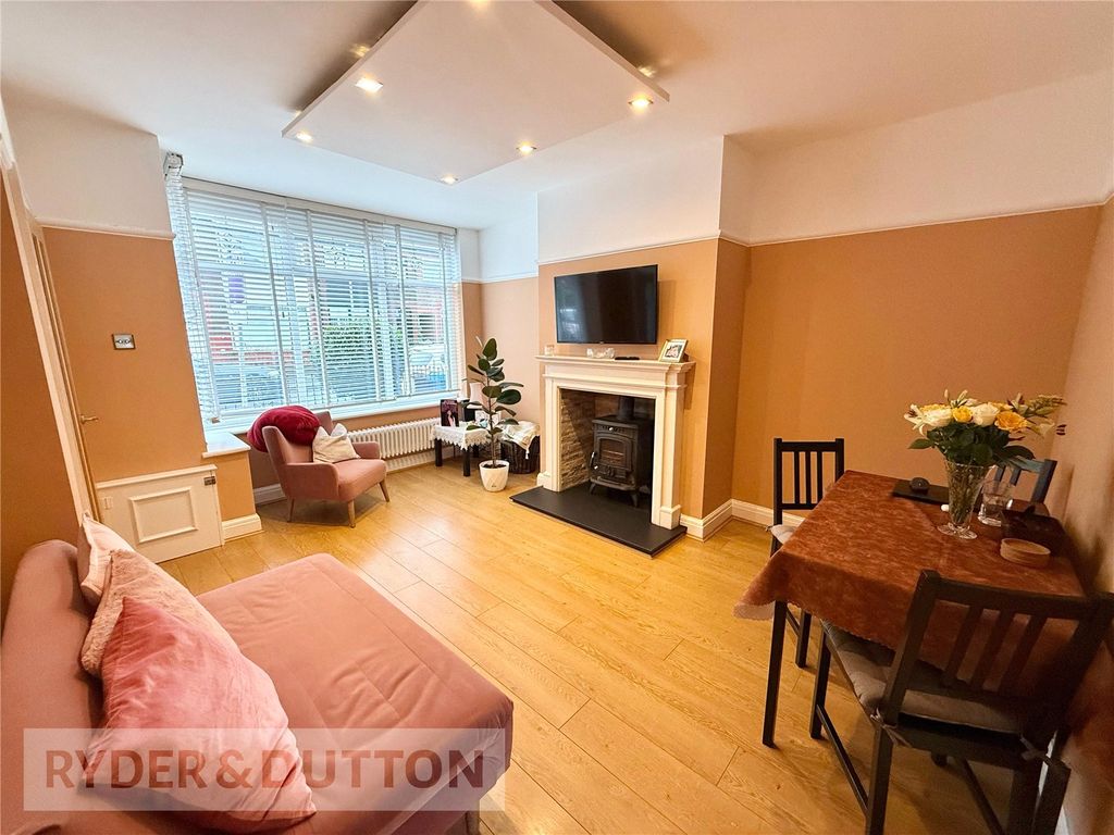 Property photo 2 of 17 Lounge