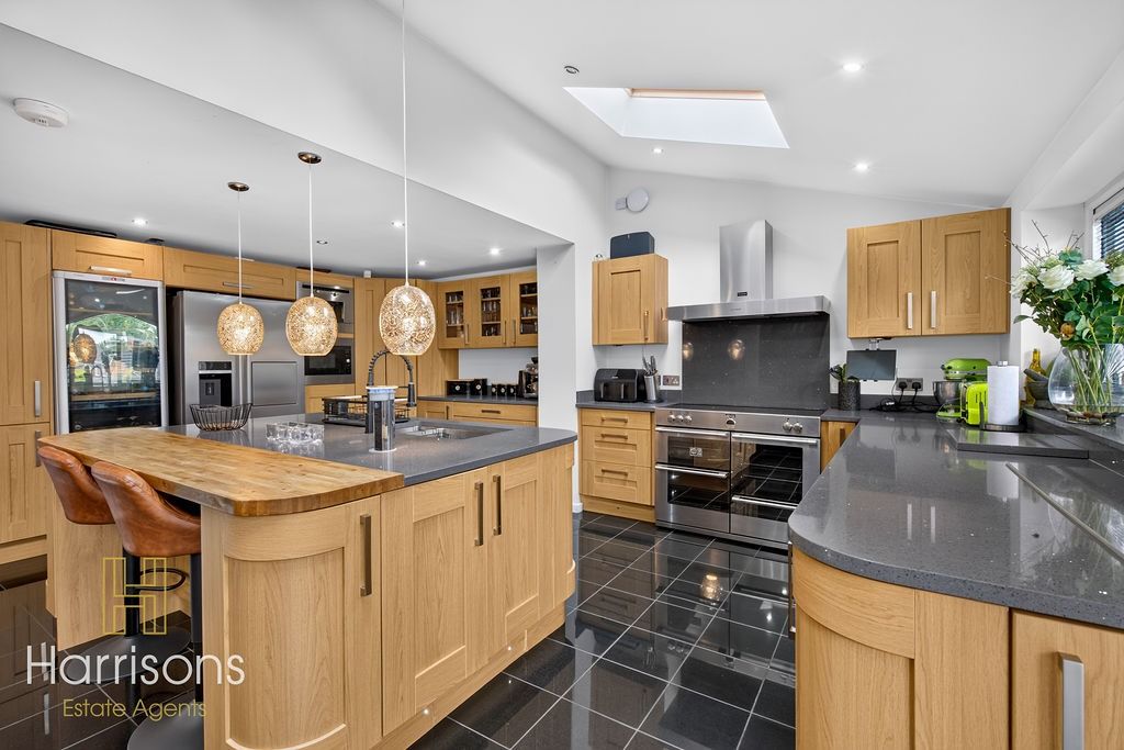 Property photo 3 of 32 4593054
