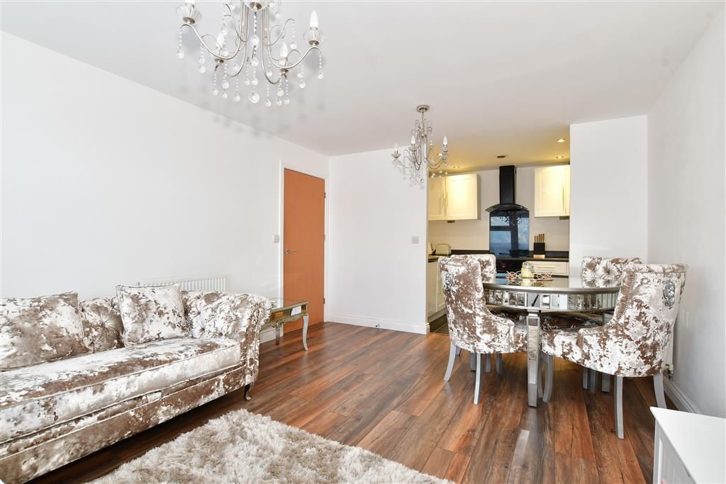 Property photo 1 of 7 Lounge/Diner