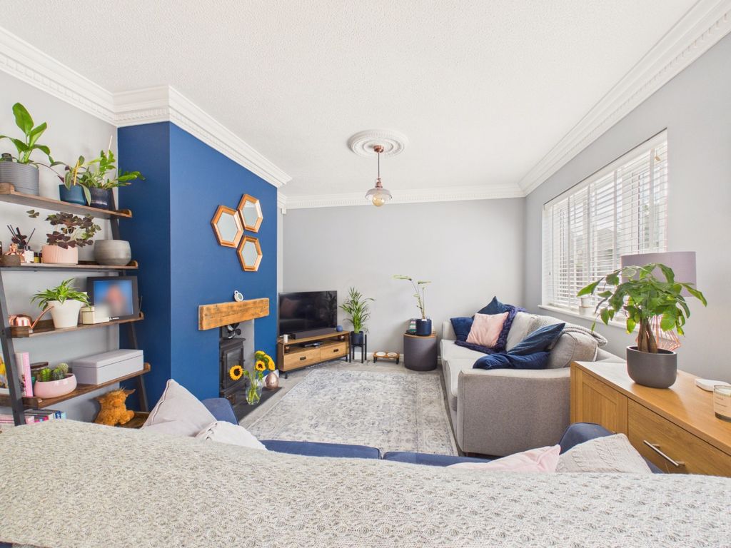 Property photo 2 of 11 5238983