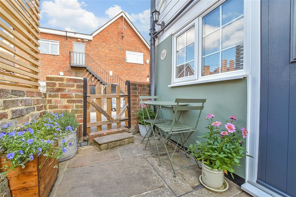 Property photo 1 of 10 Patio / Decking