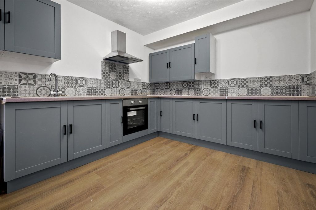 Property photo 2 of 6 Kitchen