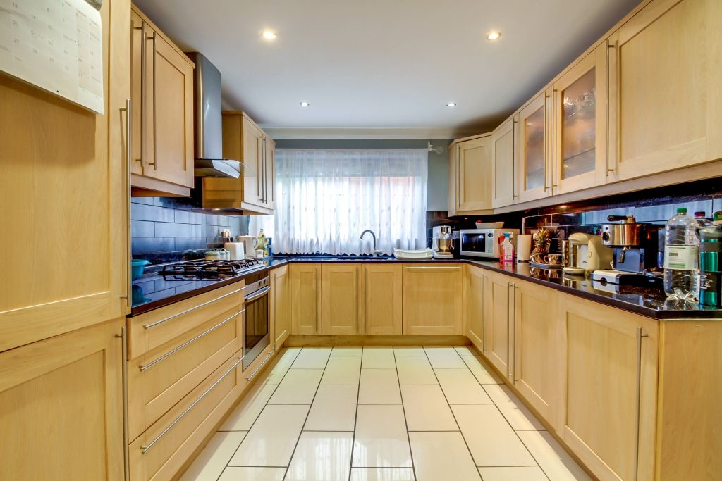 Property photo 3 of 14 Kitchen