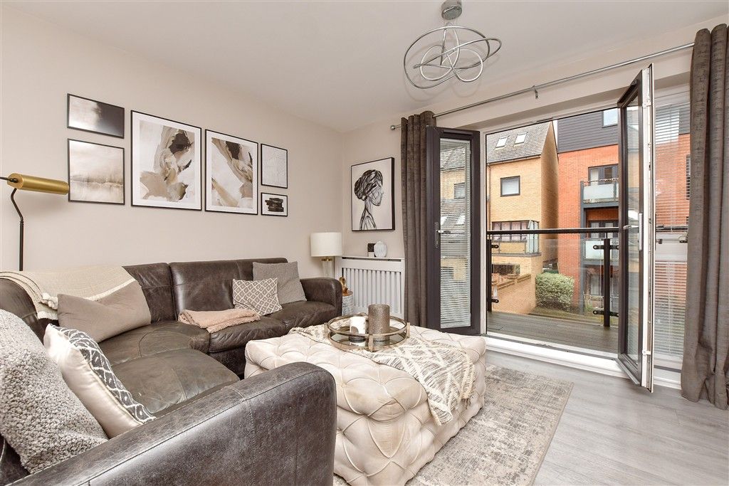 Property photo 2 of 9 Lounge / Kichen / Diner