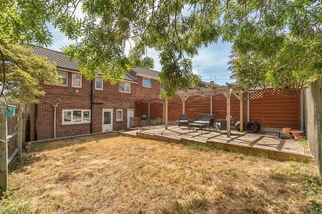 Property photo 3 of 14 24 Margaret Close, Banbury-17.Jpg