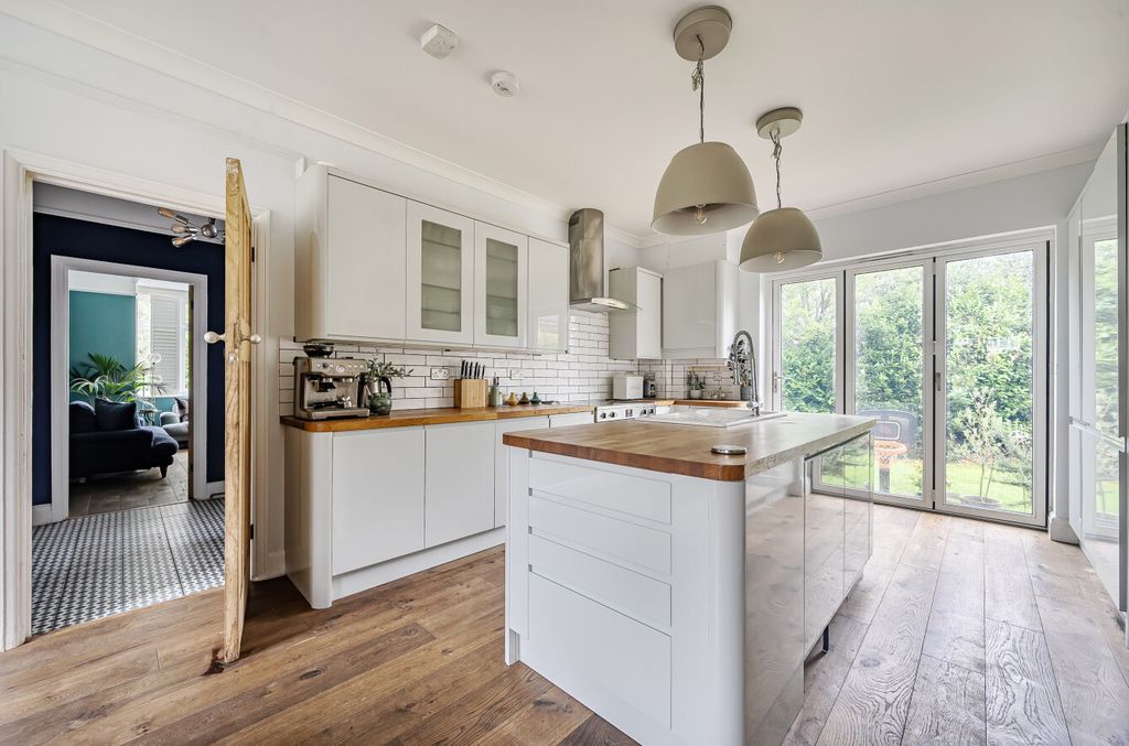 Property photo 3 of 13 1346589-11-68B835...