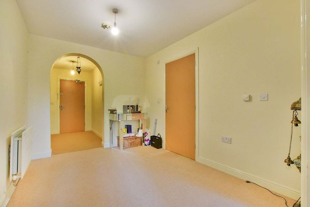 Property photo 2 of 8