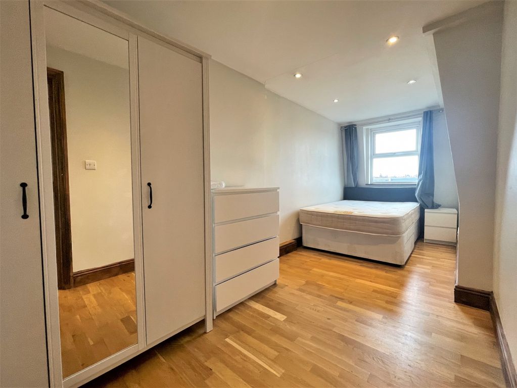 Property photo 3 of 5 9045A53634E596F24244ce84270d245E
