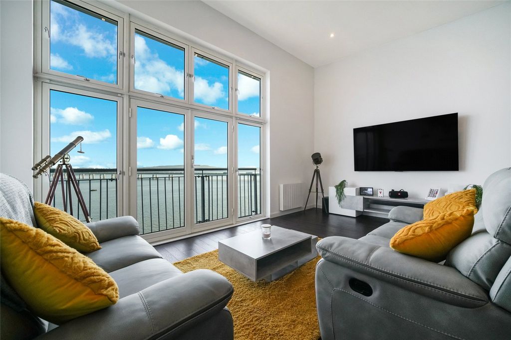 Property photo 2 of 24 Picture No. 16