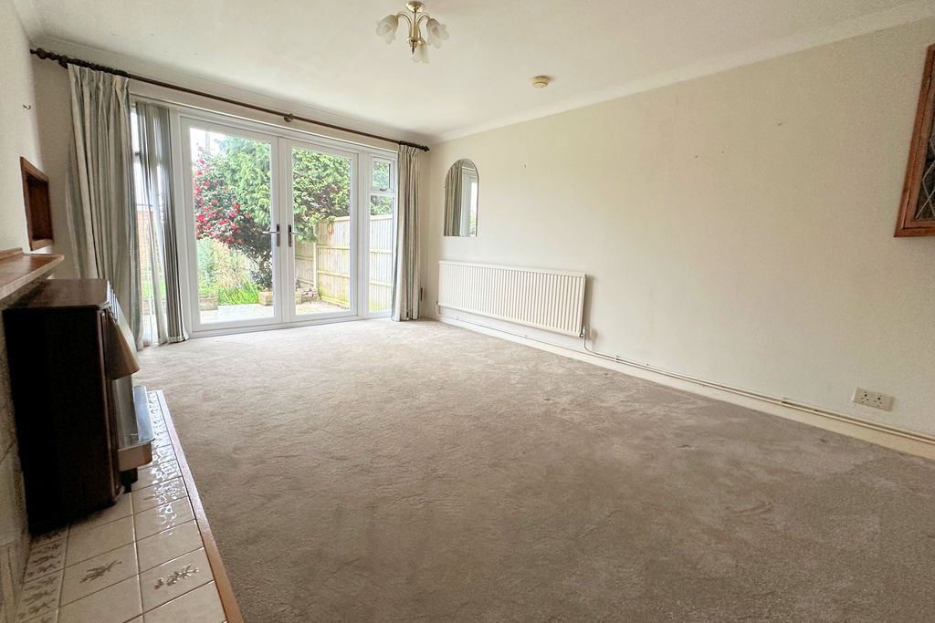 Property photo 2 of 16 Lounge