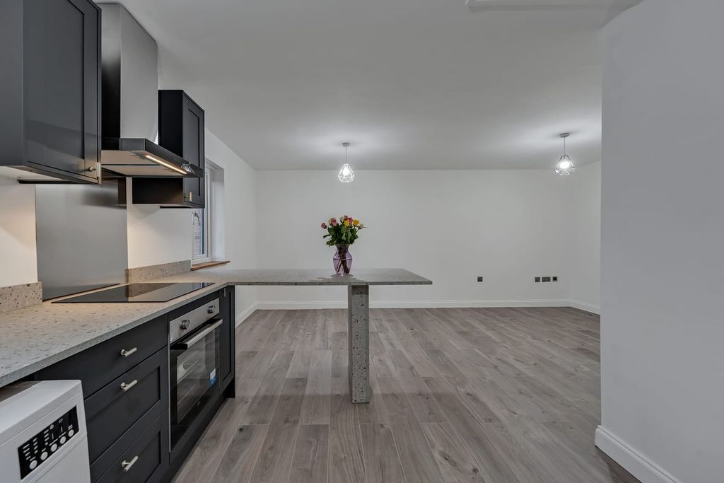 Property photo 1 of 30