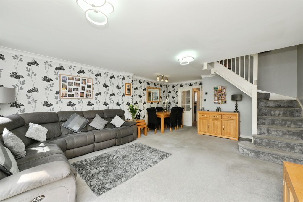 Property photo 2 of 21