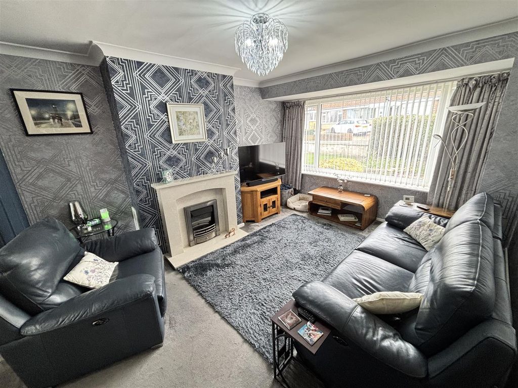 Property photo 3 of 17 Living Room