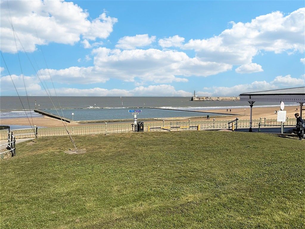 Property photo 1 of 8 Surrounding Area