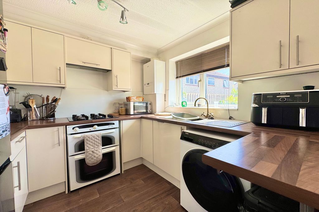 Property photo 3 of 13 Kitchen