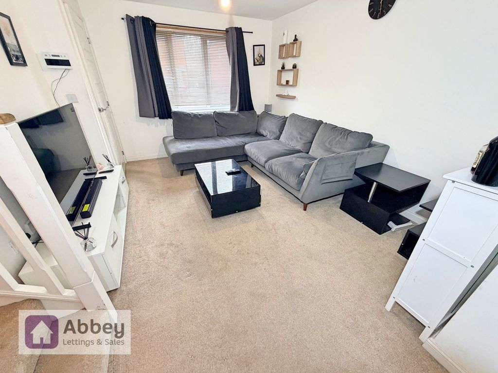 Property photo 3 of 15 Lounge