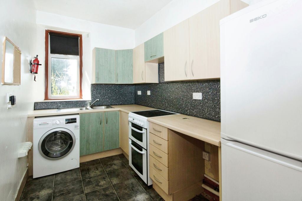 Property photo 2 of 10 Kitchen