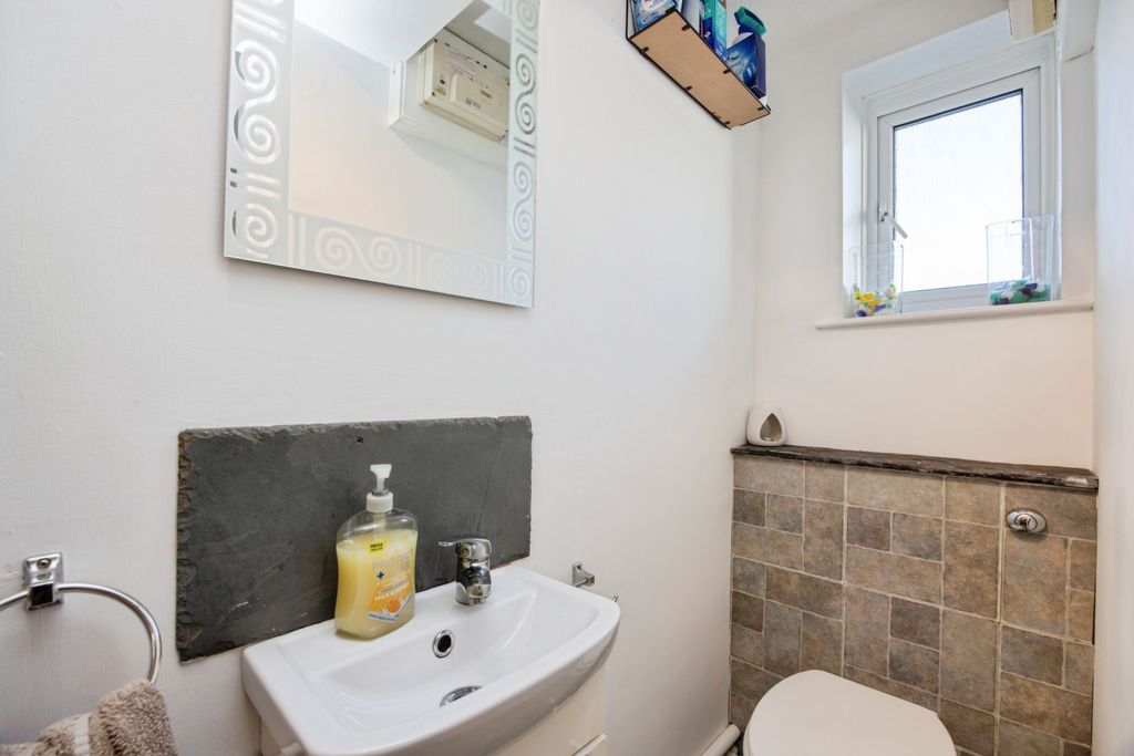 Property photo 3 of 20