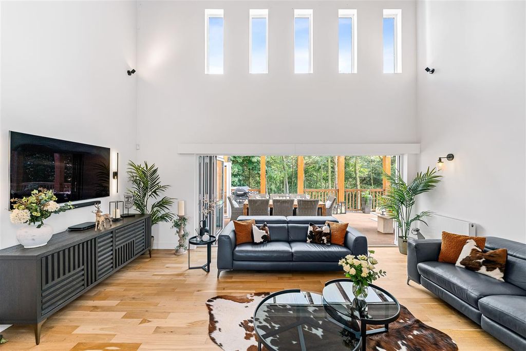 Property photo 3 of 33