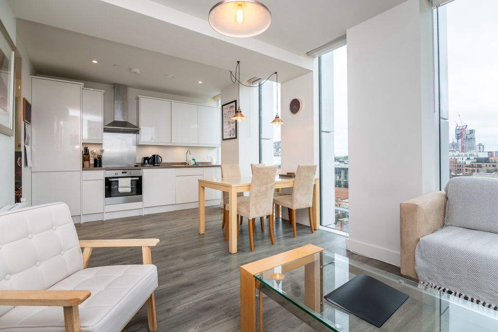 Property photo 2 of 34