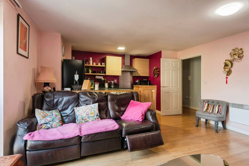 Property photo 2 of 16 Lounge/Kitchen