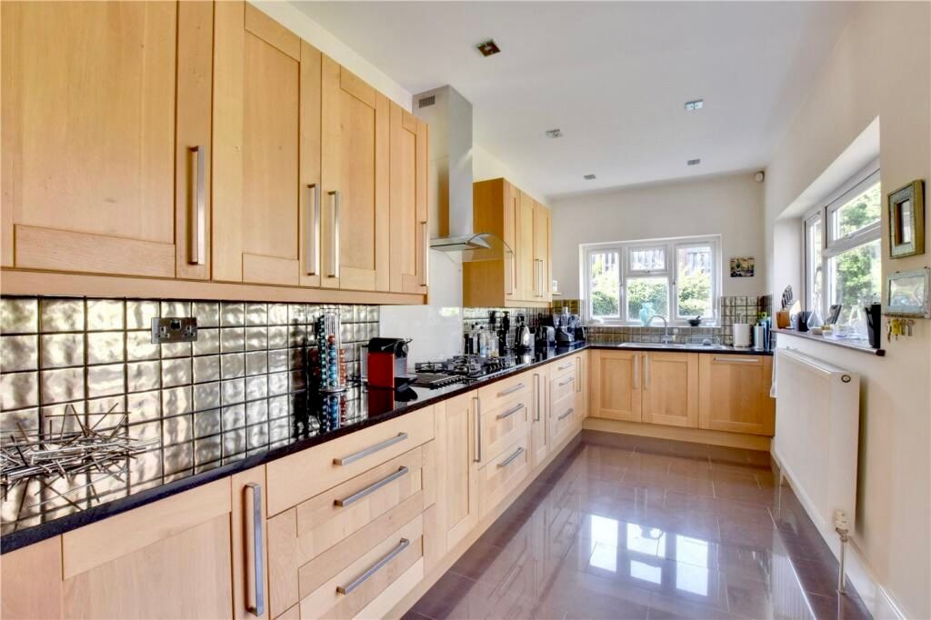 Property photo 2 of 20