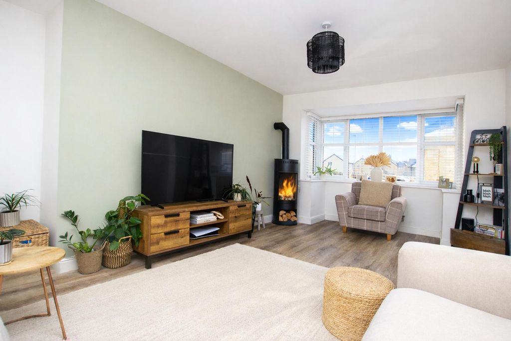 Property photo 3 of 28