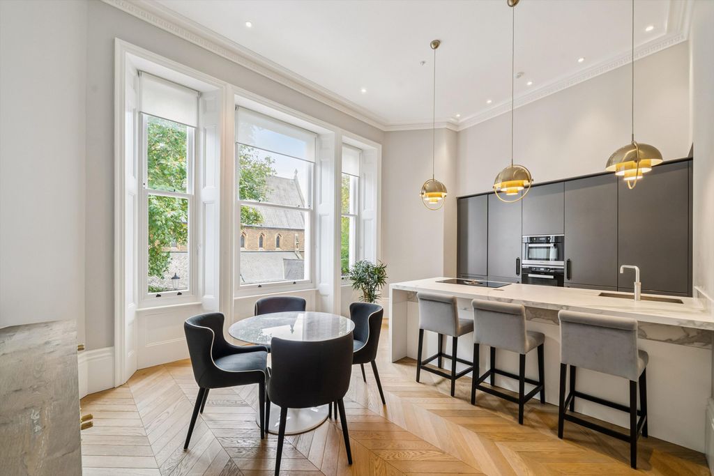 Property photo 2 of 18 Image