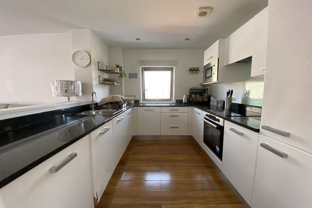 Property photo 1 of 8 (Main)