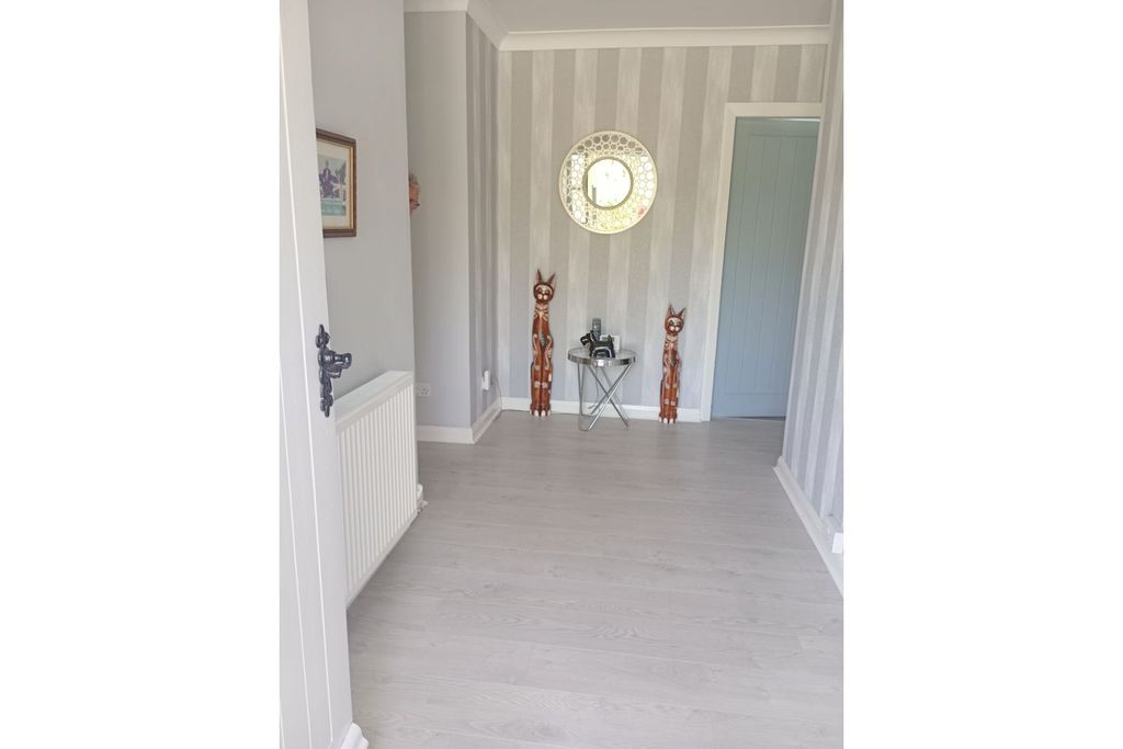 Property photo 2 of 17 Entrance Hallway