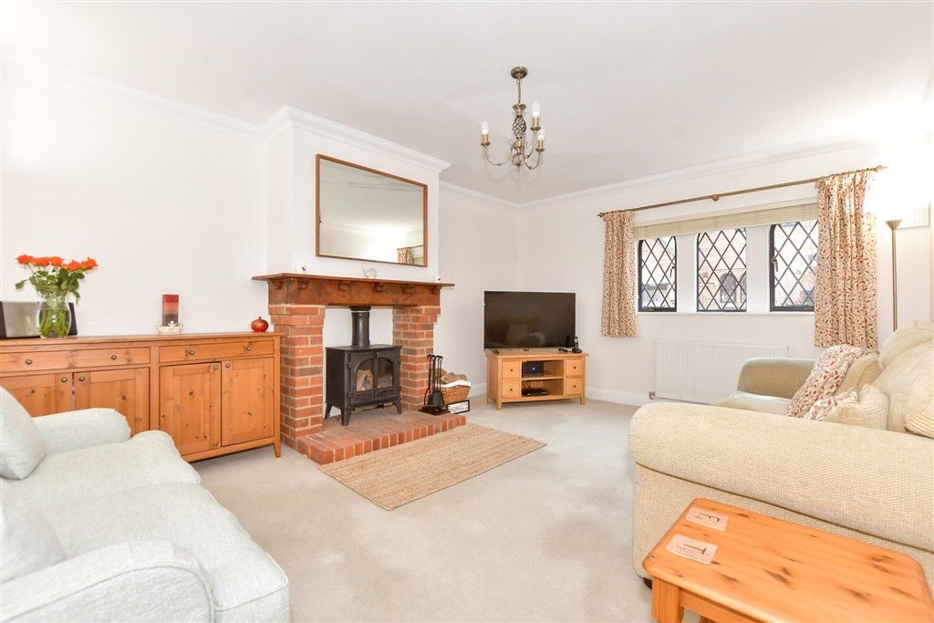 Property photo 2 of 12 Lounge