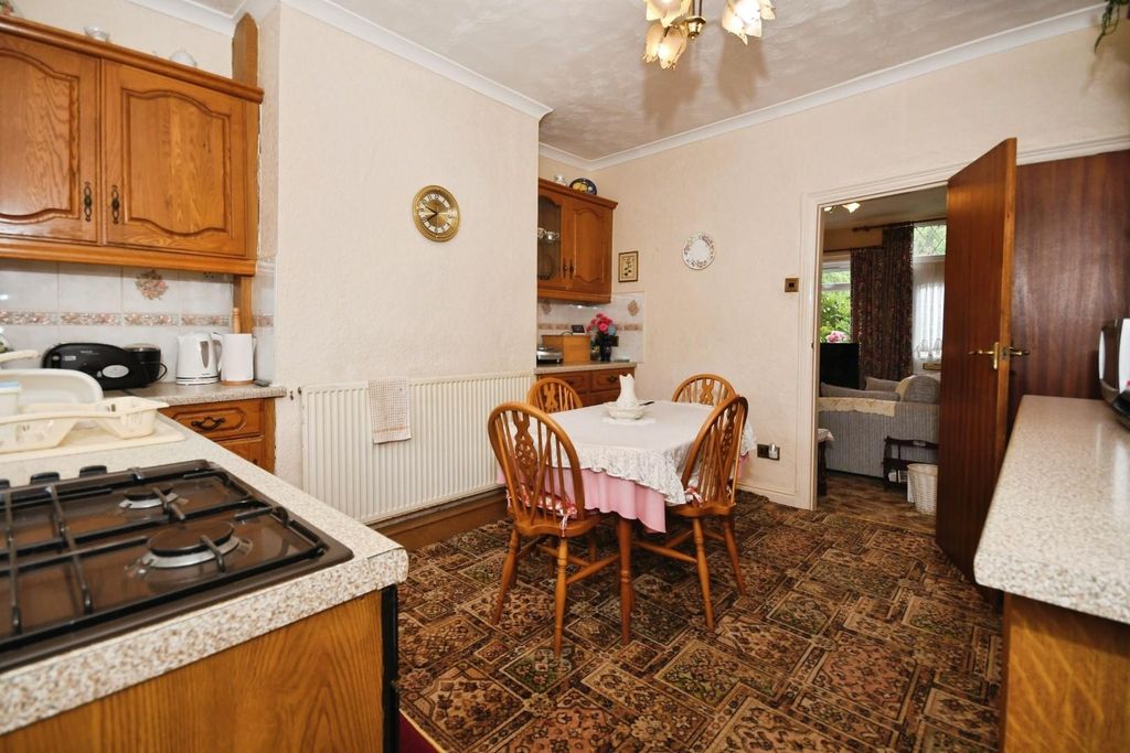 Property photo 2 of 16 Kitchen 02.Jpg